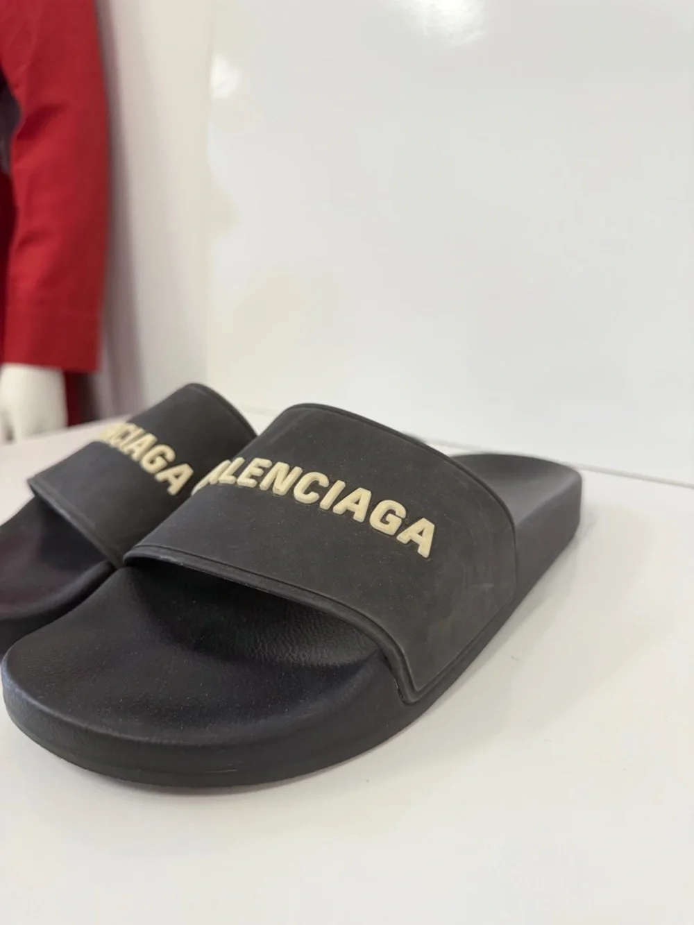 Balenciaga Women’s Black Rubber Pool Slides with Logo. Size: US 9 - Picture 7 of 8